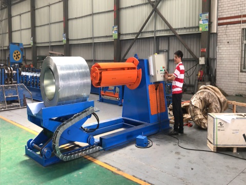 5T*1250 Hydraulic un-coiler with car